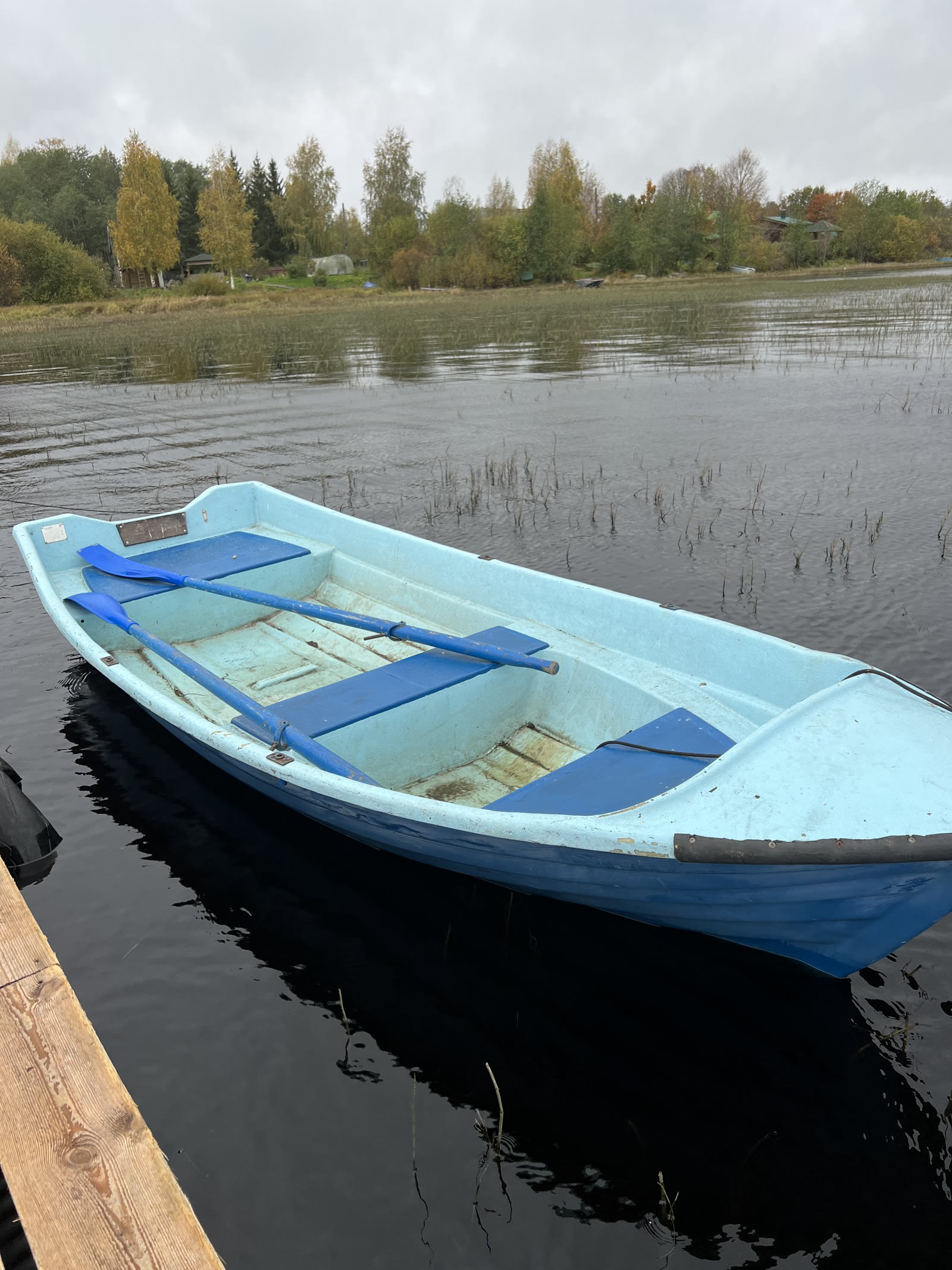 Лодка у пирса